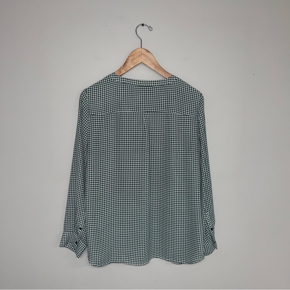 Talbots Blouse Women’s Size Medium‎ Petite Green White Houndstooth Button Flowy - Picture 5 of 8